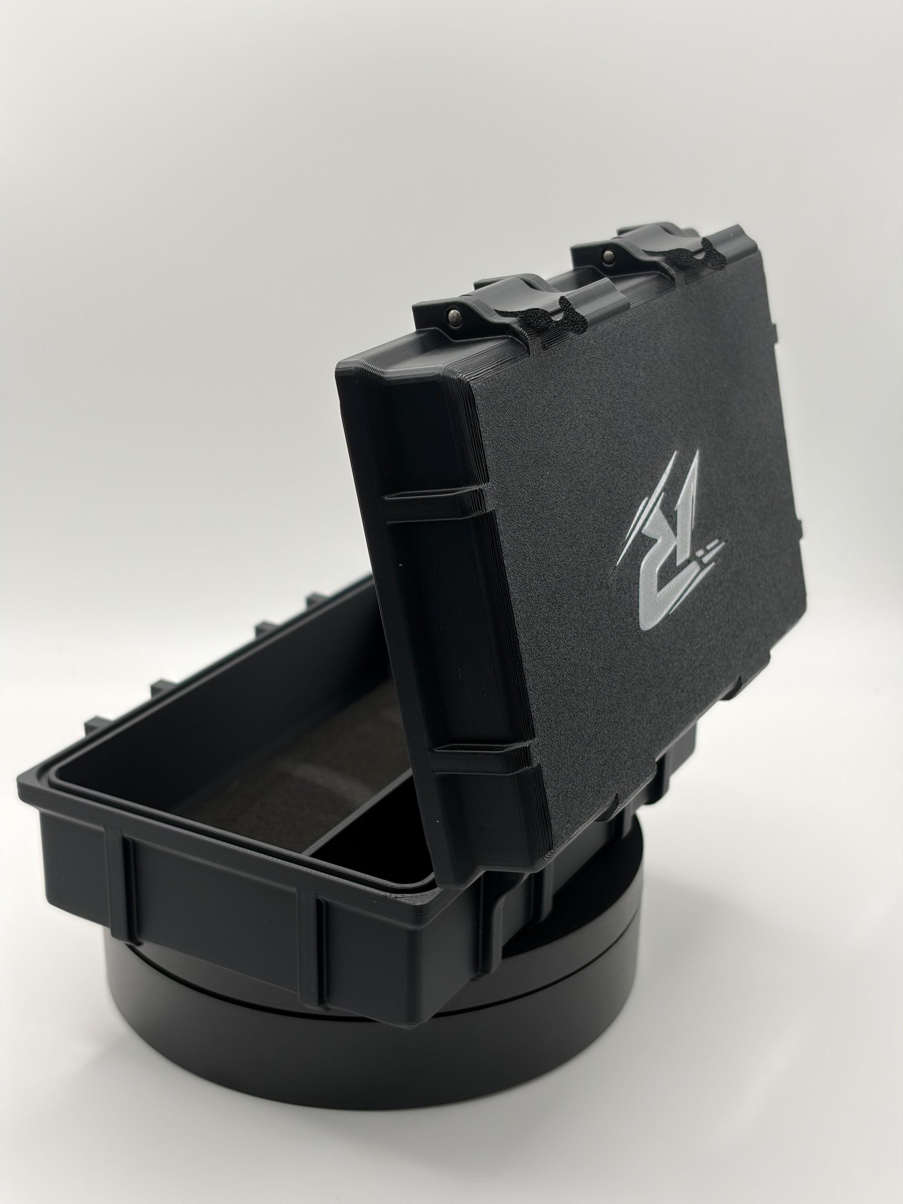 Kleine 10 ml Vial TRT Box V2 von Robin Fit, mit klarer Flüssigkeit in einem transparenten Behälter