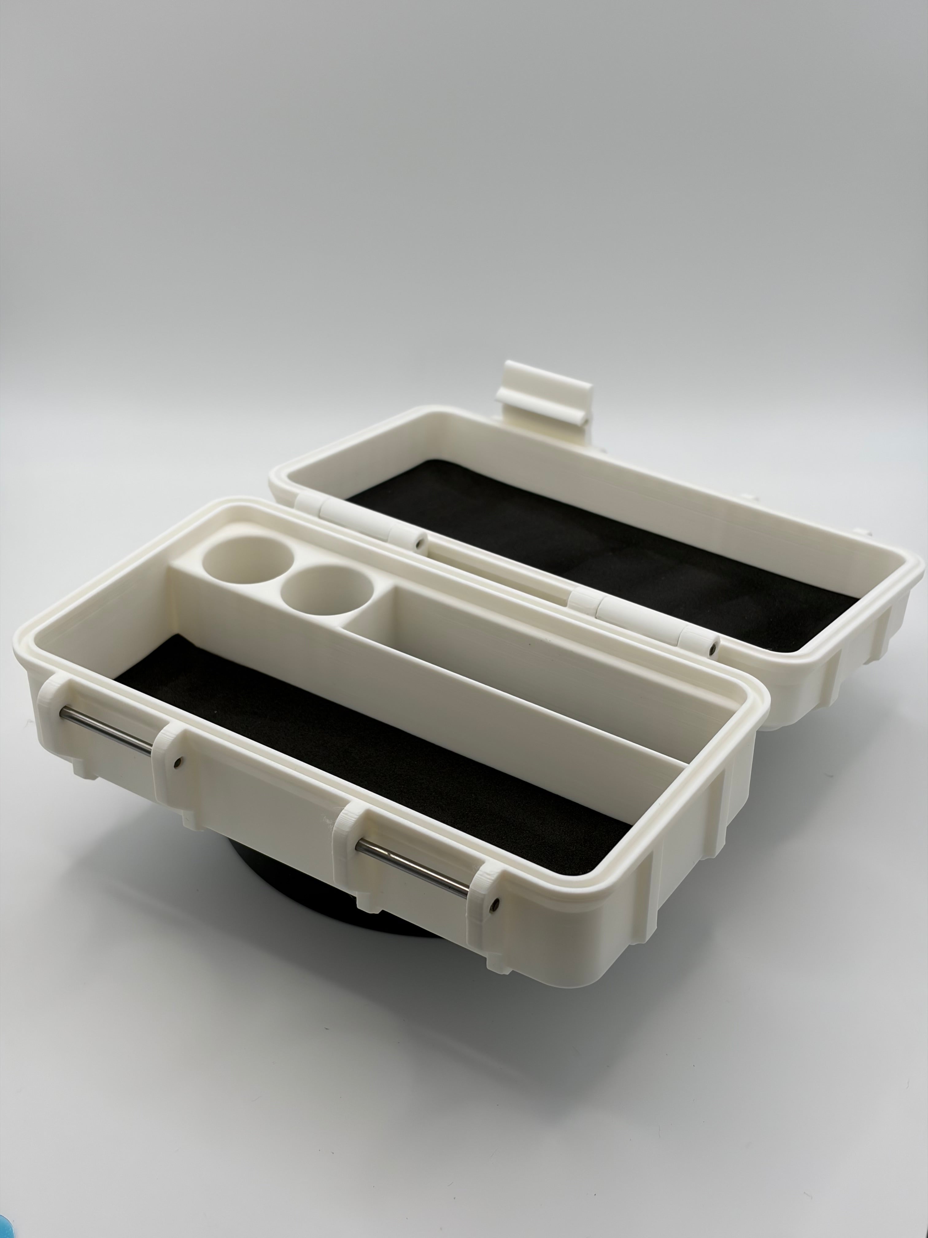 Kleine 10ml Vial TRT Box von Robin Fit mit mehreren Fläschchen für Hormontherapie, auf weißem Hintergrund.